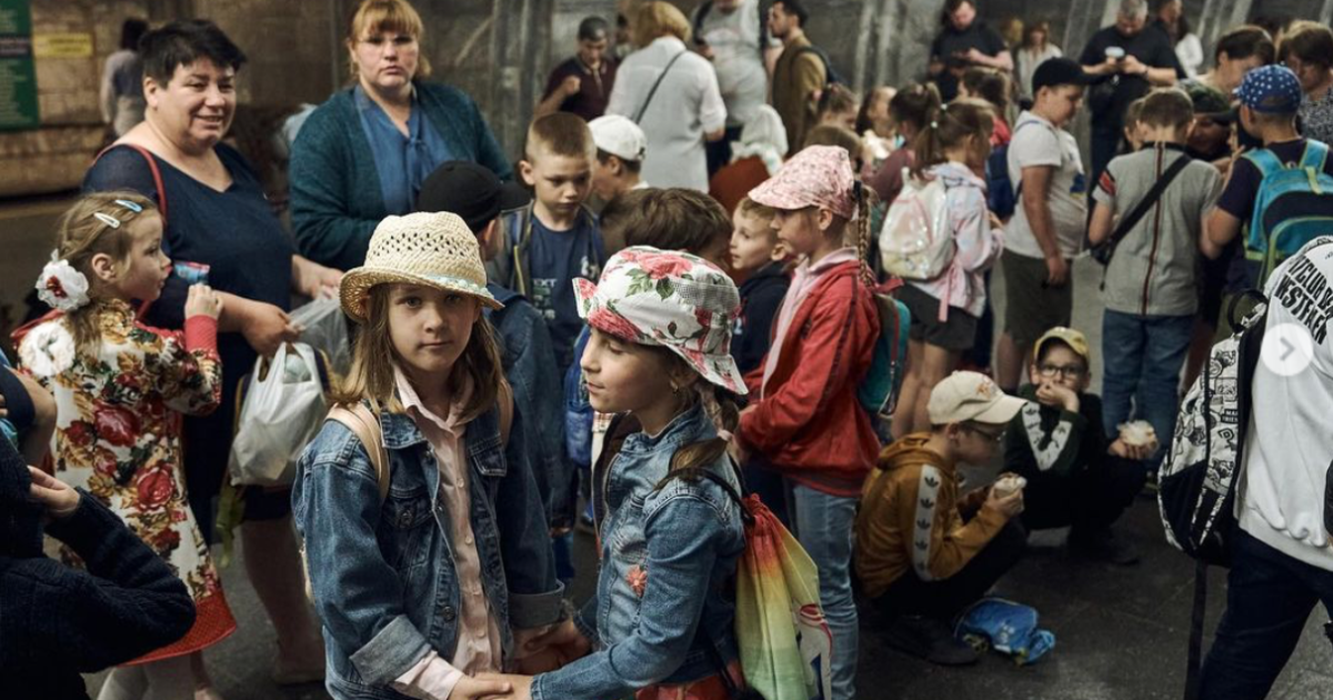 Как украинцы пережидали российскую атаку по Киеву в метро, сняли на фото/Фото: Константин и Влада Либеровы