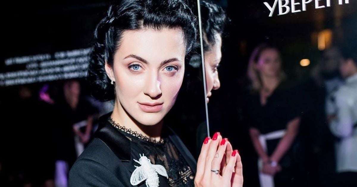 Сніжана Бабкіна топлес порелаксувала в блакитній ванній