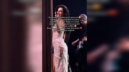 Анна Тринчер выступила в дырявом сценическом образе