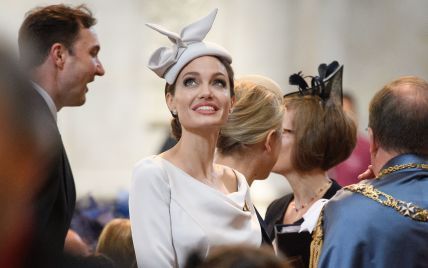 В элегантном платье и с орденом на груди: Анджелина Джоли на торжественной службе в Лондоне