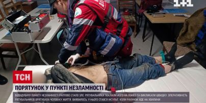 Впав на землю і втратив свідомість: у Запоріжжі людині стало зле біля Пункту незламності