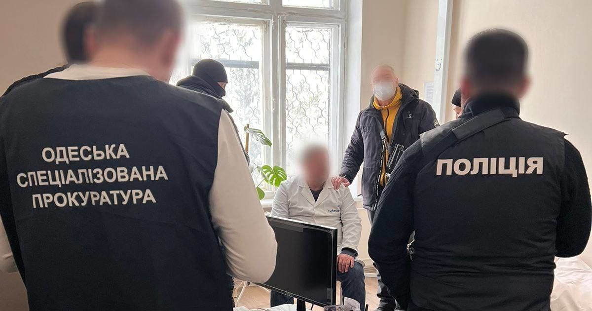 Задержание врача, который в Одесской области помогал ухилянтам