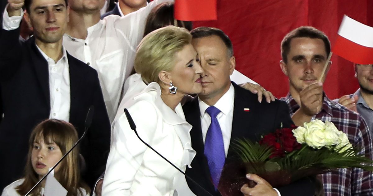 Вибори президента у Польщі: Дуда з малим відривом випереджає свого суперника Тшасковського