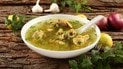 Легкий курячий суп з квасолею та зеленню
