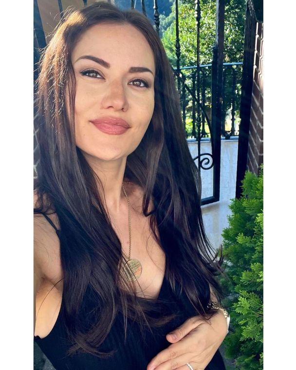 Дружина Бурака Озчивіта / © instagram.com/evcenf