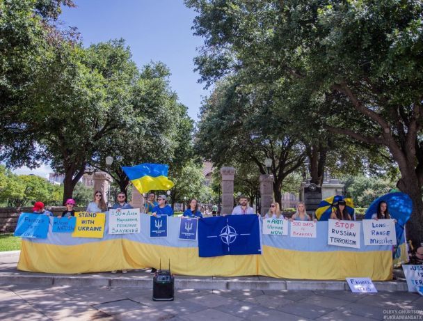 Активісти у різних країнах підтримують вступ України до НАТО