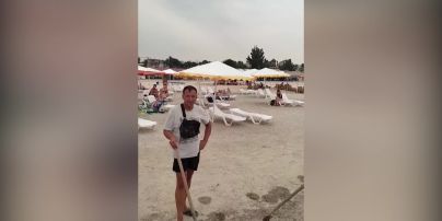 У Генічеську мертвих медуз скидають у море разом зі сміттям