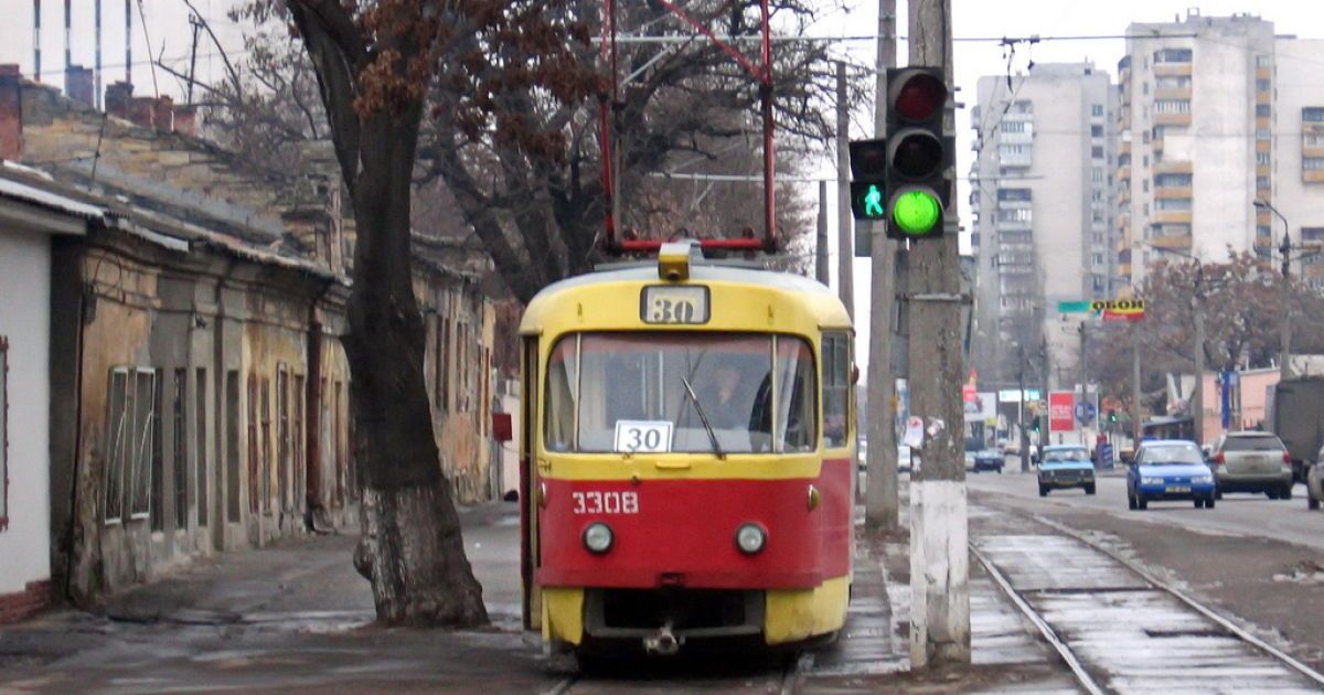 Через дефіцит електроенергії у Києві тимчасово припинили працювати трамваї та фунікулер