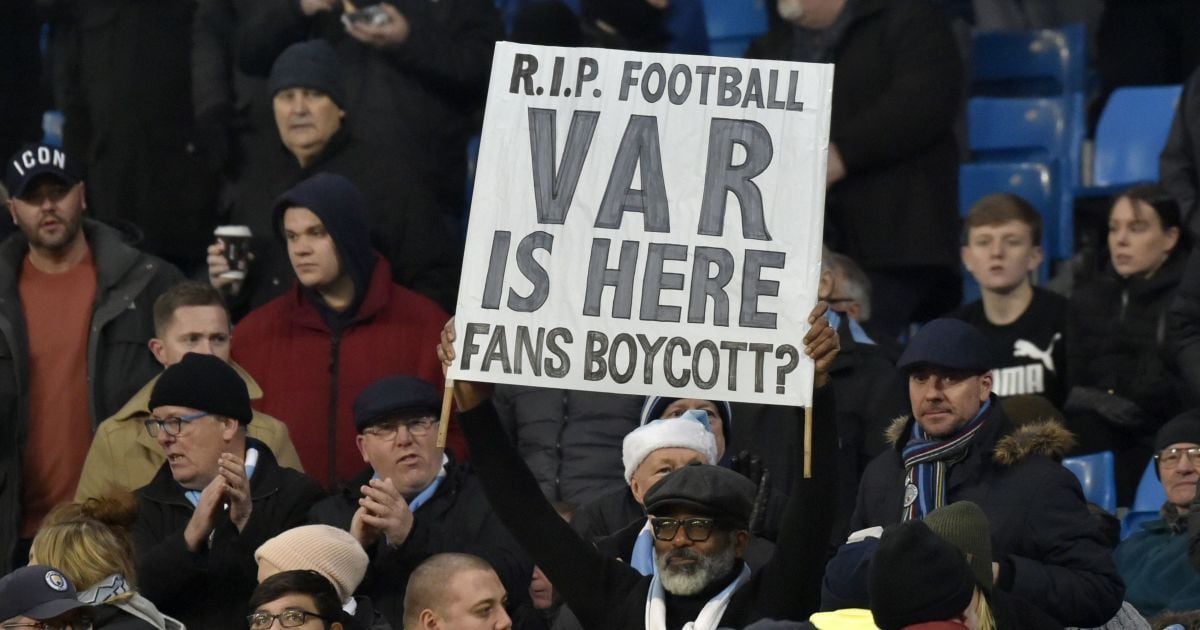 "Сантиметровий офсайд - це офсайд". В IFAB пояснили, як працювати VAR під час визначення положення поза грою
