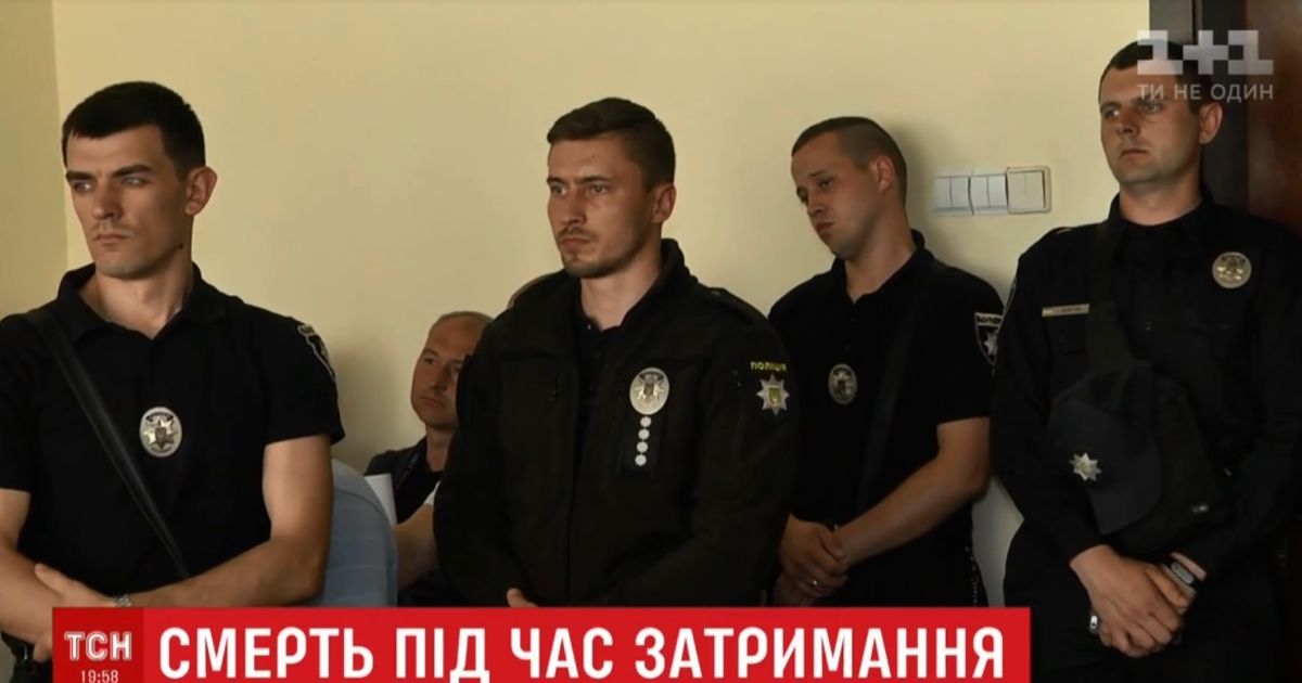 Задохнулся каннабисом: отстраненные львовские патрульные отрицают вину в смерти задерживаемого