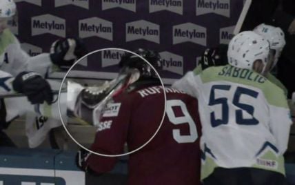 Словенський хокеїст ледь не порізав горло супернику лезом ковзана на чемпіонаті світу