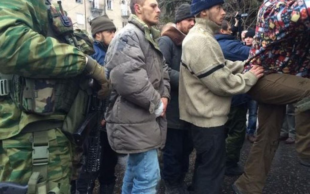 "Парад пленных" провели по улицам Донецка / © twitter.com/ChristopherJM