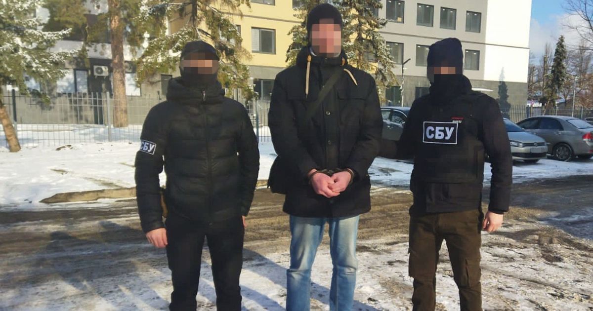 Пытался скрыться в рядах представительства Красного Креста: в Киеве задержан коллаборант (фото)