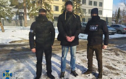 Пытался скрыться в рядах представительства Красного Креста: в Киеве задержан коллаборант (фото)