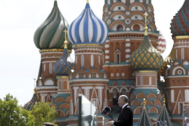 Володимир Путін виступає на параді до Дня Перемоги, 9 травня 2023 року / Associated Press / ©