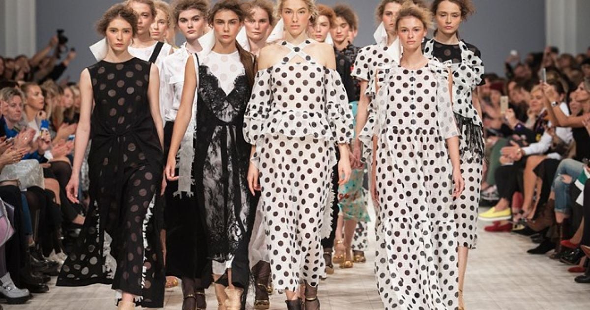 Топ-7 позитивных новостей: конец эпохи голых женщин, тепло и модная неделя