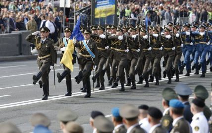 Невиданный парад и дети на бронетехнике: Киев отгулял 26-ю годовщину Независимости Украины