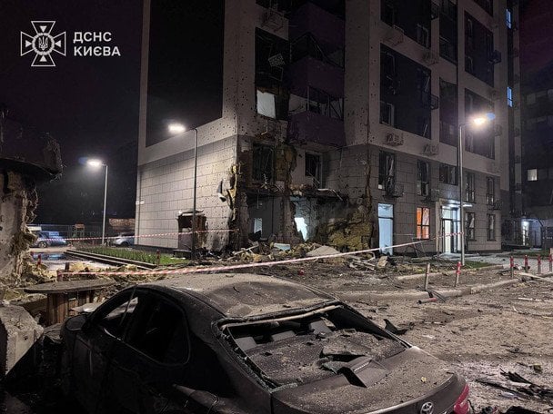 Російські окупанти завдали комбінованого удару по області та Києву цієї ночі. / © Управління ДСНС Києва