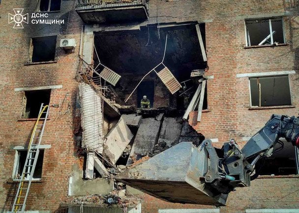 Вночі 20 травня ворог здійснив масовану атаку на м. Конотоп. / © Управління ДСНС у Сумській області