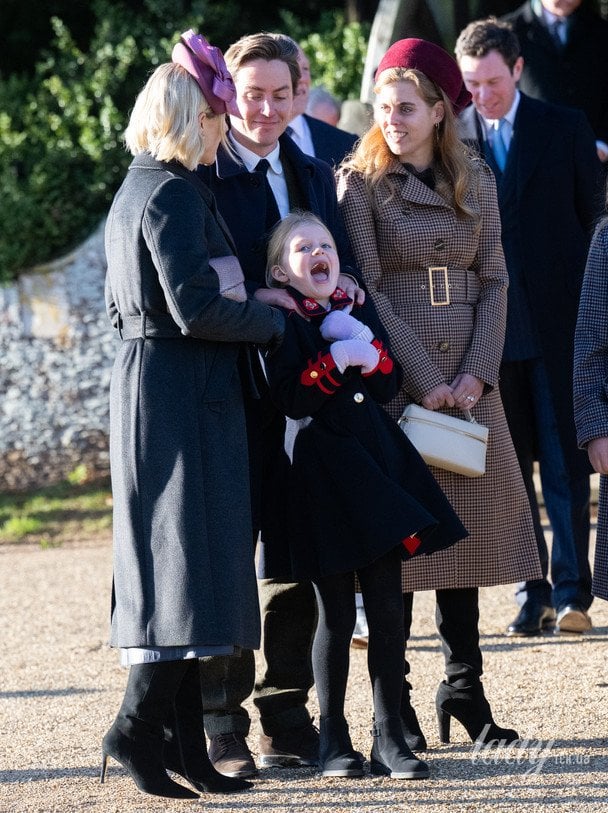 Зара Тіндалл з принцесою Беатріс і її чоловіком Едоардо, а також зі своєю дочкою Леною / © Getty Images