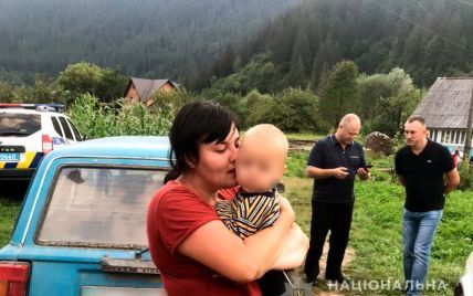 У Чернівецькій області поліція 8 годин шукала півторарічного малюка, який сам пішов з дому і заблукав