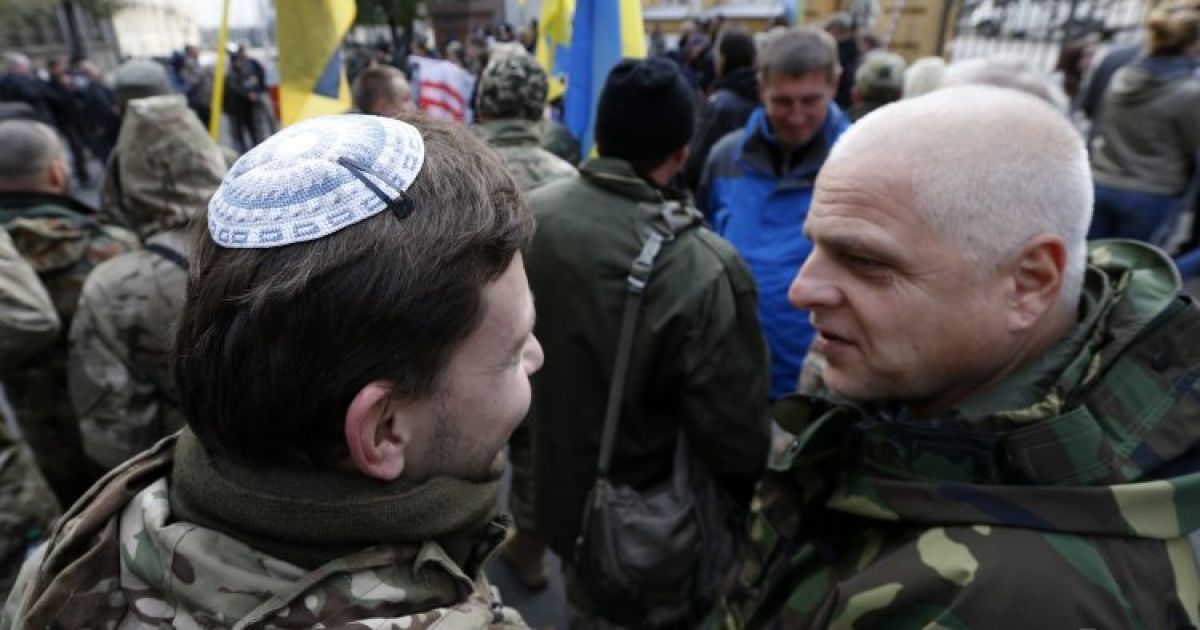 Митинг иностранных добровольцев, принимавших участие в антитеррористической операции, у Администрации президента Украины в Киеве. Иностранные добровольцы выступили с требованием предоставить им гражданство Украины. / © УНИАН