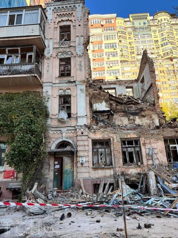 Жители считают, что их дом на Жилянской можно восстановить и заказали экспертизу / © 