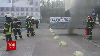 На Хрещатику від ранку гасять пожежу у підземних комунікаціях