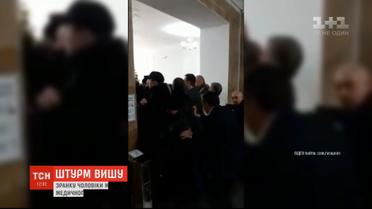 Прихильники Амосової штурмують університет імені Богомольця - Супрун