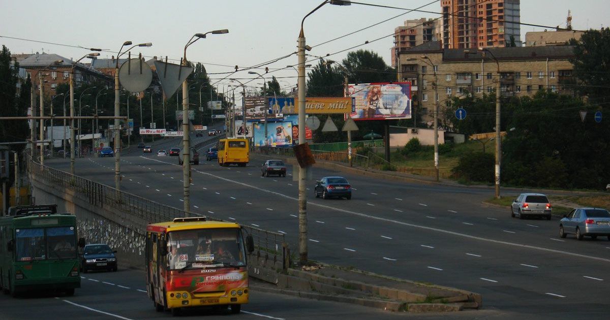 С сегодняшнего дня в Киеве частично перекрывают движение возле бульвара Дружбы народов