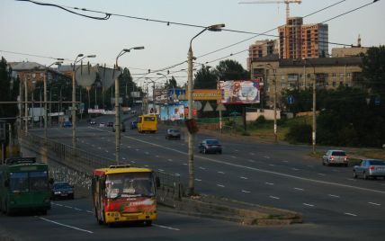 Відсьогодні у Києві частково перекривають рух біля бульвару Дружби народів