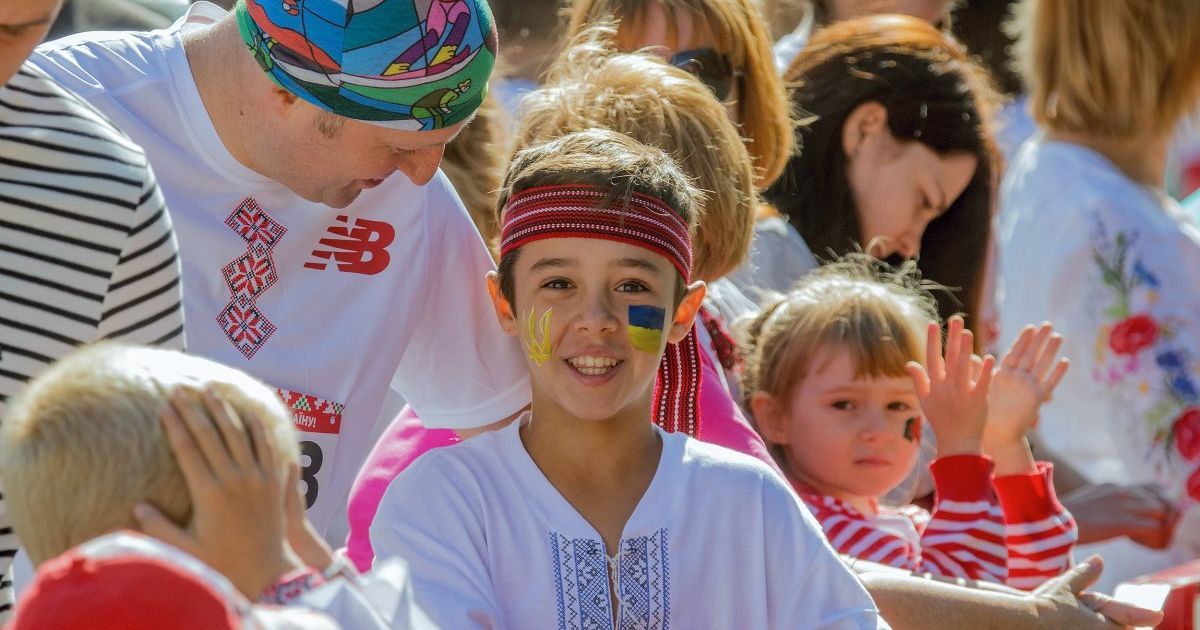 Забіг у вишиканках у Дніпрі / © УНІАН