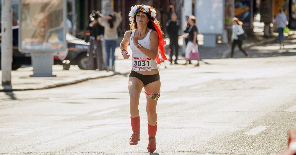 Забіг у вишиканках у Дніпрі / © УНІАН