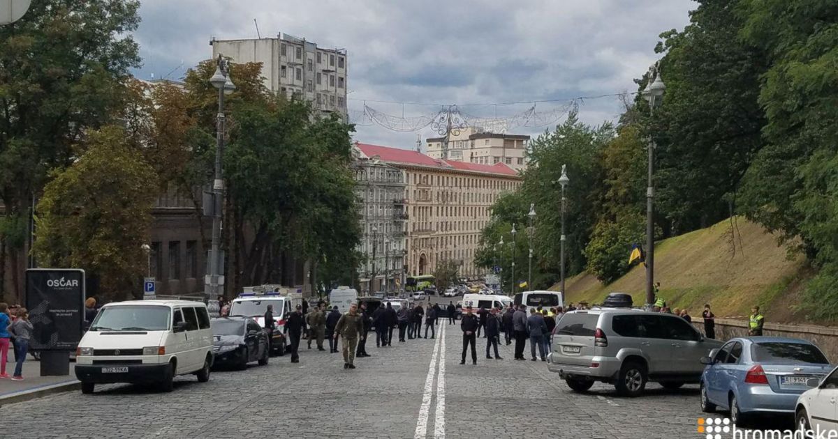 В результате взрыва на Грушевского пострадали жена и теща Героя Украины - СМИ