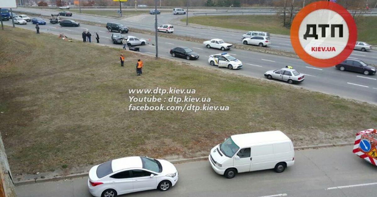 На одній із київських вулиць сталася друга моторошна ДТП за тиждень / © facebook/dtp.kiev.ua
