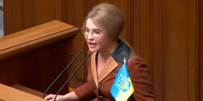 В замшевом платье-пальто с золотой пряжкой: Юлия Тимошенко в эффектном образе пришла в парламент