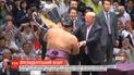 Во время официального визита в Японию Трамп посетил турнир по сумо