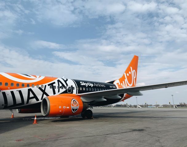 Boeing 737-700 у лівреї футбольного клубу "Шахтар" / © www.facebook.com/skyup.aero