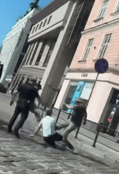 Избиение мужчины в центре Львова