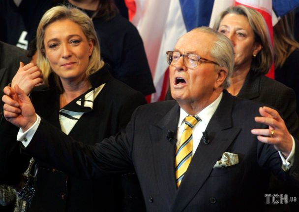 Марін Ле Пен із батьком / © Associated Press