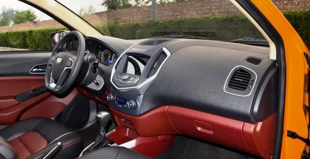 Geely MK Cross