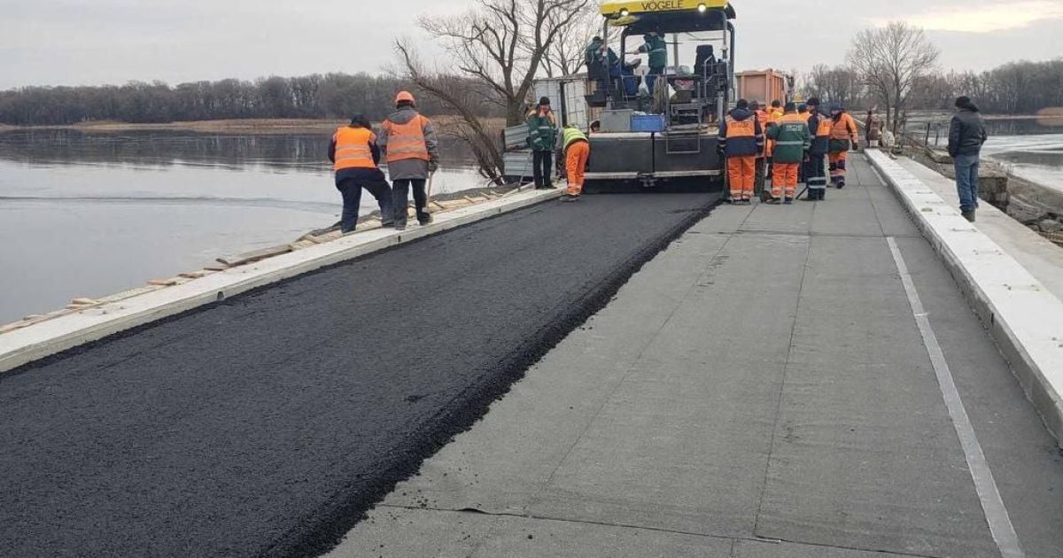 На Харківщині відновили міст, який знищили окупанти під час відступу (фото)