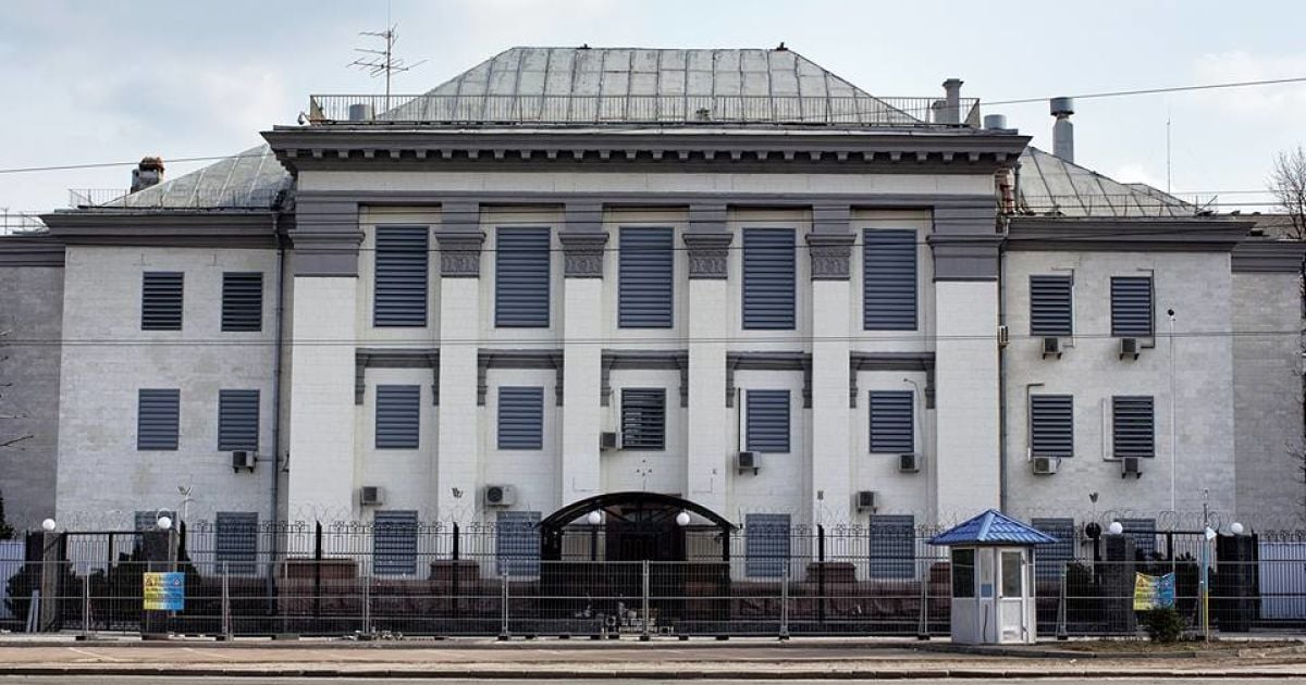 В Киеве возле посольства РФ открыли "стену памяти" борцов за свободу Кавказа