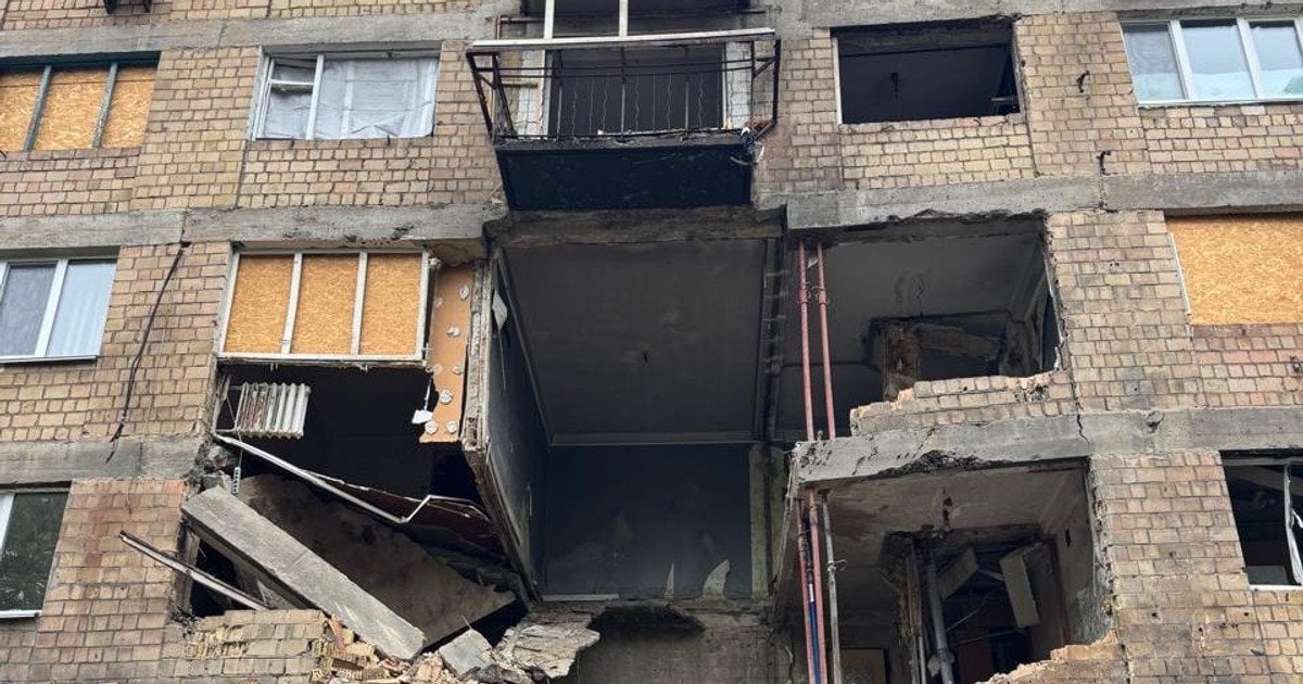 Обвал перекриття будинку на просп. Відрадному