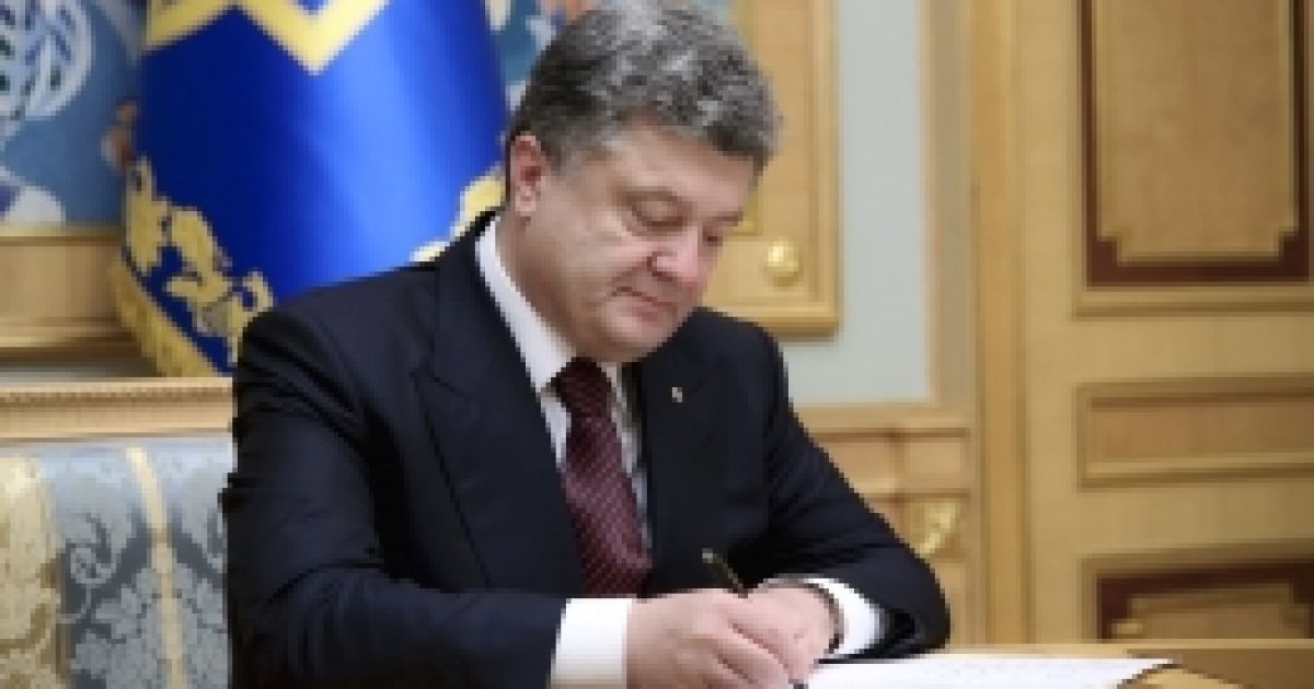 Порошенко подписал указ об увольнении Кузнецова.