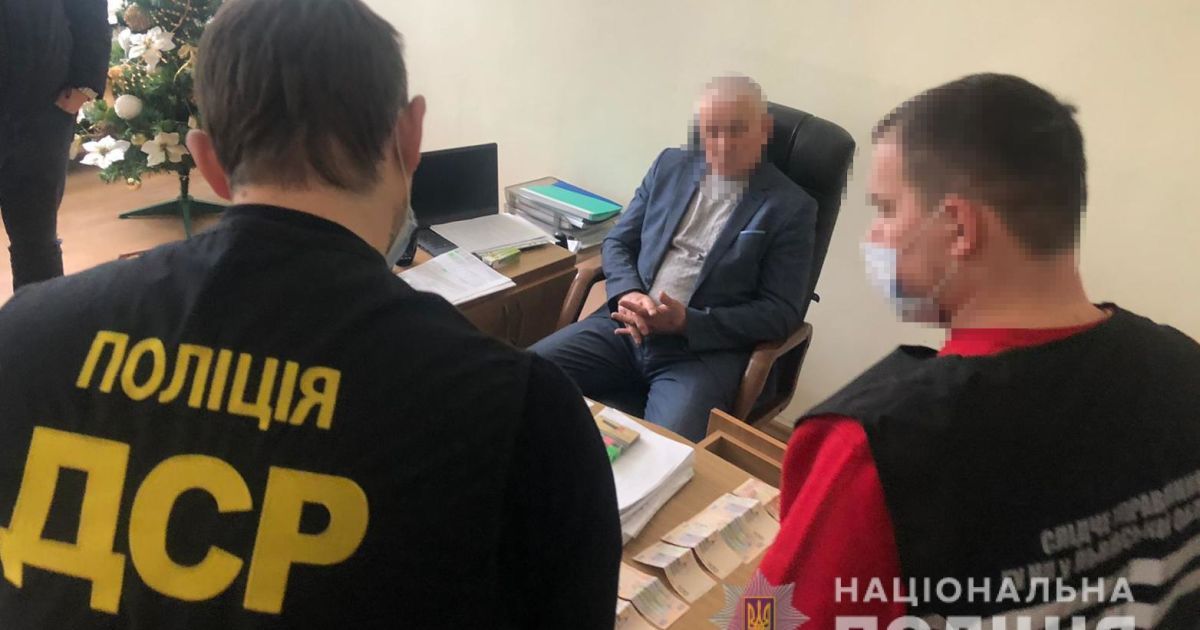 Погрожував звільненням: у Львівській області директор ПТУ вимагав від педагогів хабарі (фото)