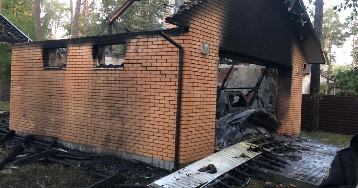 Під Києвом згорів будинок популярного блогера: фото, відео