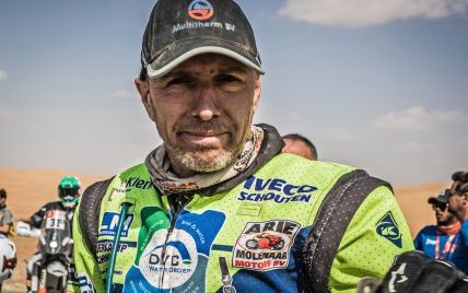 Победитель Dakar Rally умер после падения на трассе