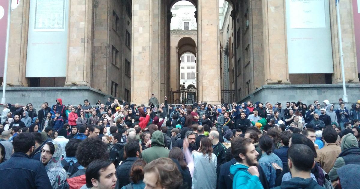 У Грузії через антинаркотичні рейди у нічних клубах сталися заворушення