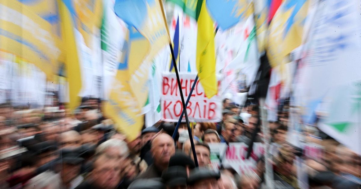 Через заворушення під Радою затримали вісім активістів